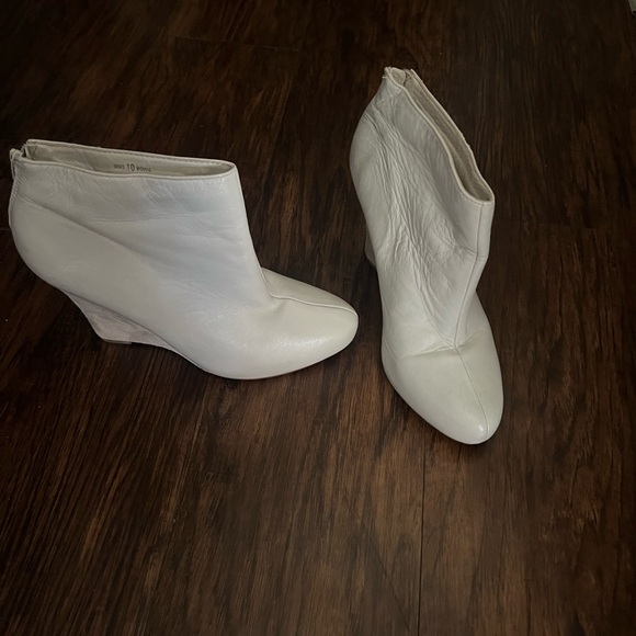 Report, leather with suede heel, ankle boot. - Picture 3 of 3